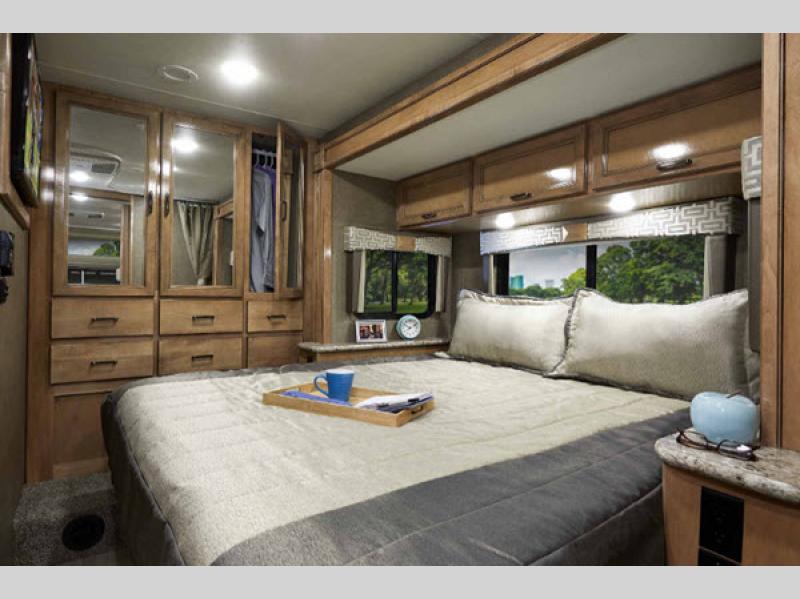 Thor Quantum Class C Motorhome Review, Class C With King Bed And Bunks